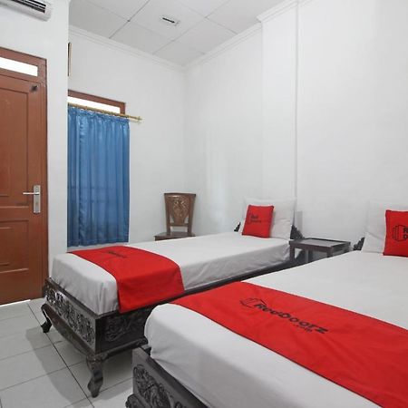 Reddoorz Plus @ Taman Siswa 3 Γιογκιακάρτα Εξωτερικό φωτογραφία