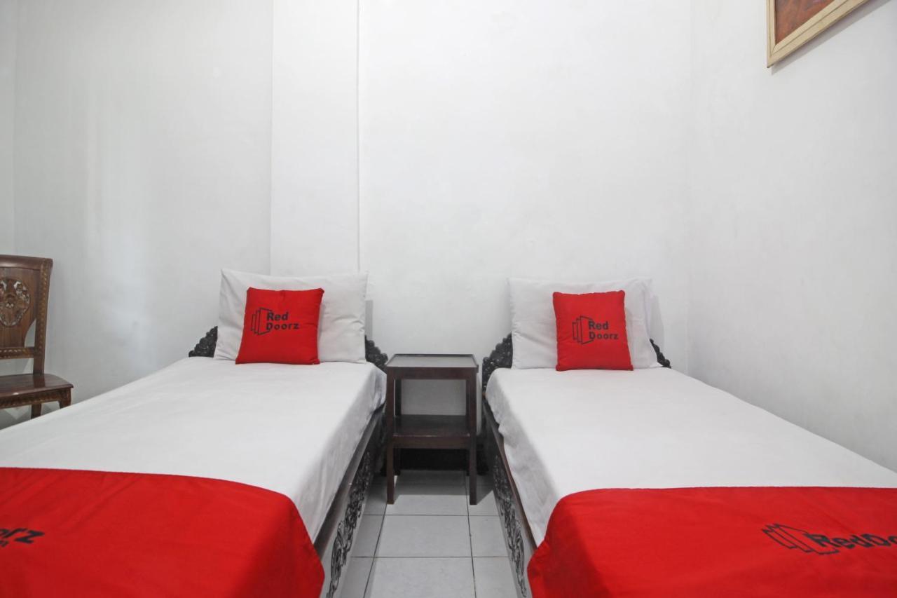 Reddoorz Plus @ Taman Siswa 3 Γιογκιακάρτα Εξωτερικό φωτογραφία