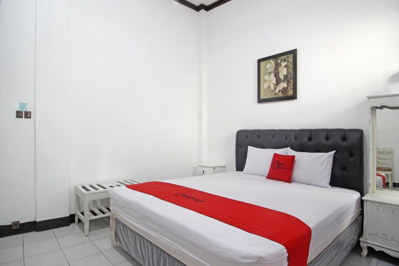 Reddoorz Plus @ Taman Siswa 3 Γιογκιακάρτα Εξωτερικό φωτογραφία
